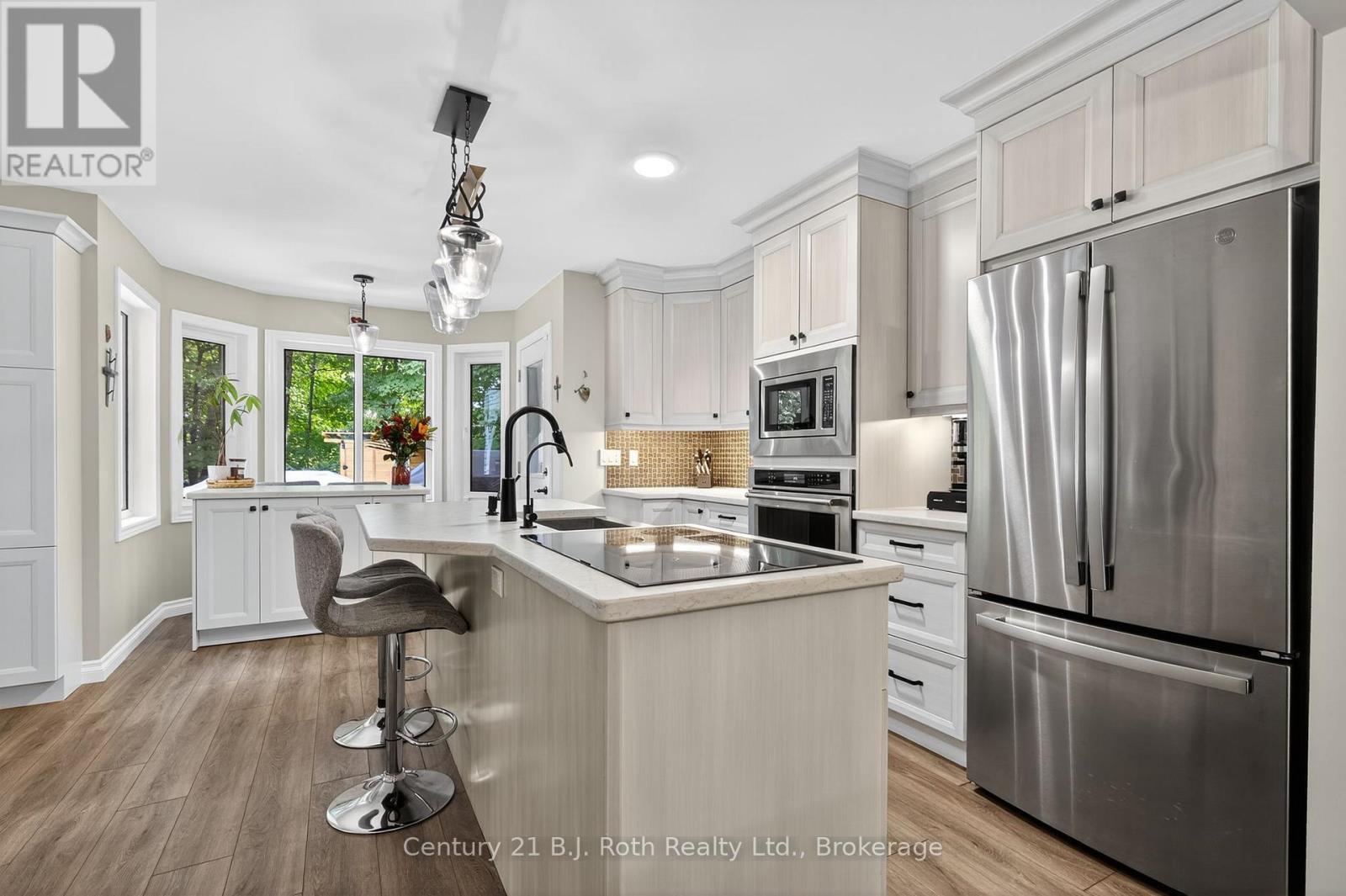 83 Wozniak Road, Penetanguishene, ON - Indoor Photo Showing Kitchen With Upgraded Kitchen