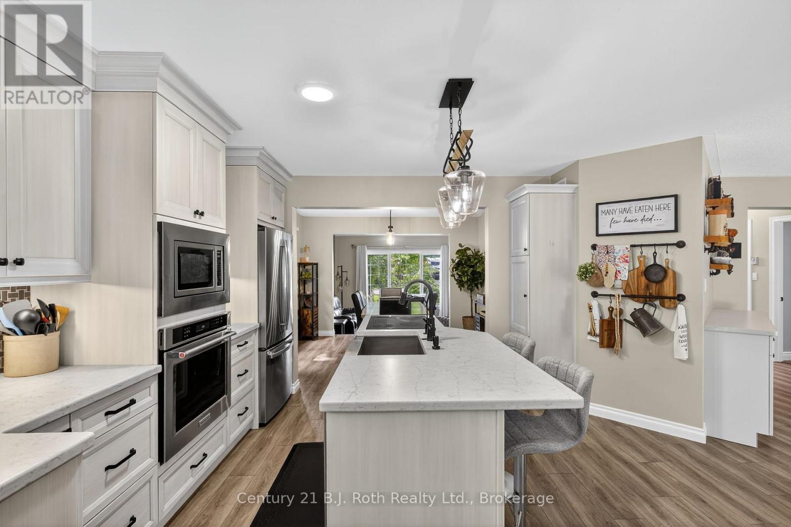 83 Wozniak Road, Penetanguishene, ON - Indoor Photo Showing Kitchen With Upgraded Kitchen