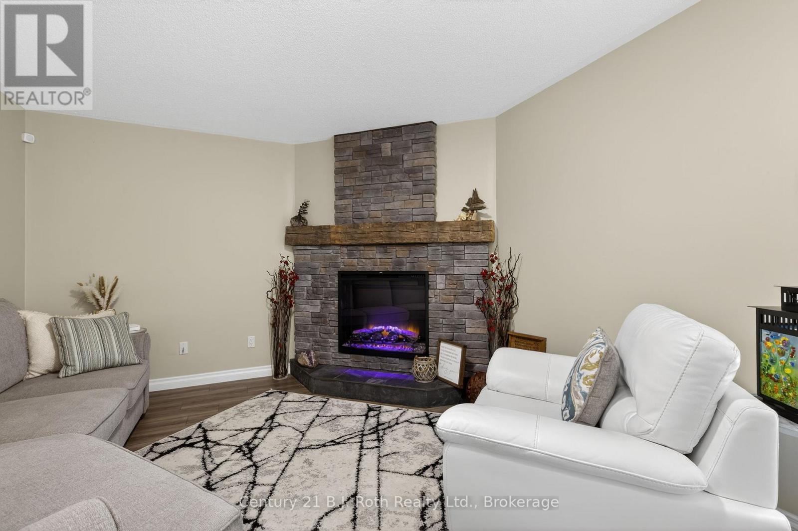 83 Wozniak Road, Penetanguishene, ON - Indoor Photo Showing Living Room With Fireplace