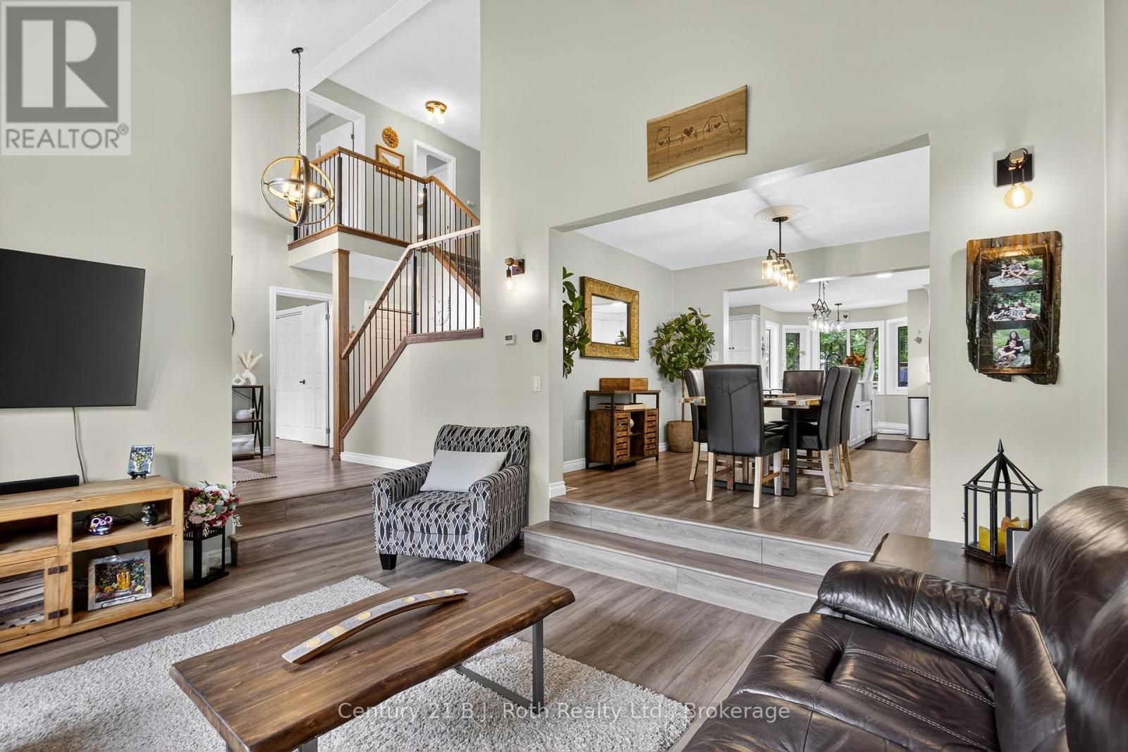83 Wozniak Road, Penetanguishene, ON - Indoor Photo Showing Living Room