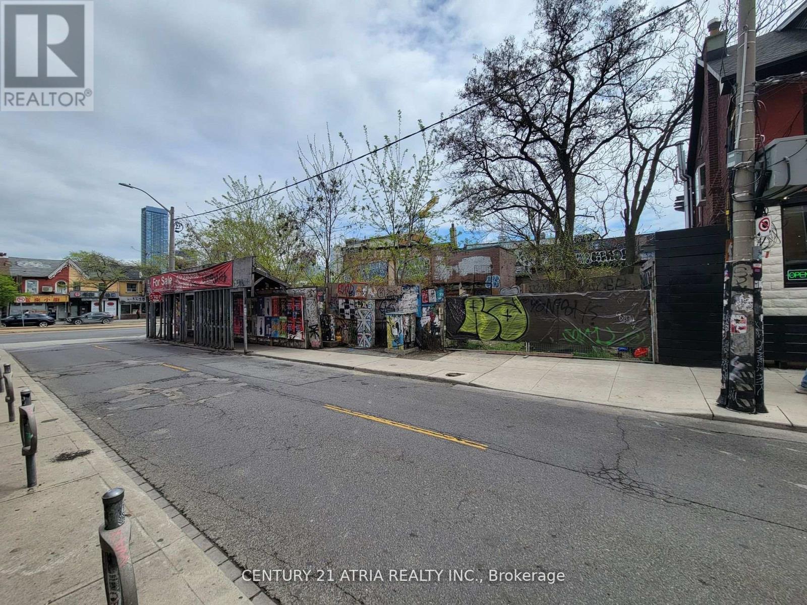374 Spadina Avenue, Toronto, ON