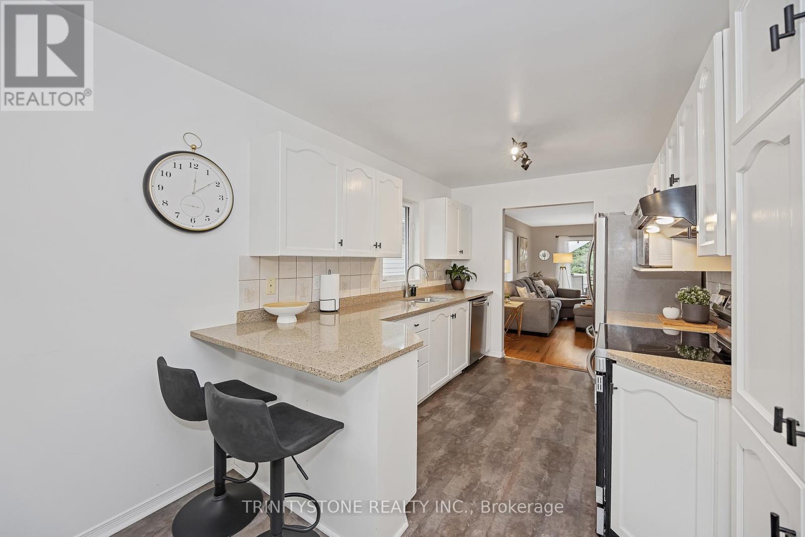 6127 Abbott Street E, Ottawa, ON - Indoor Photo Showing Kitchen