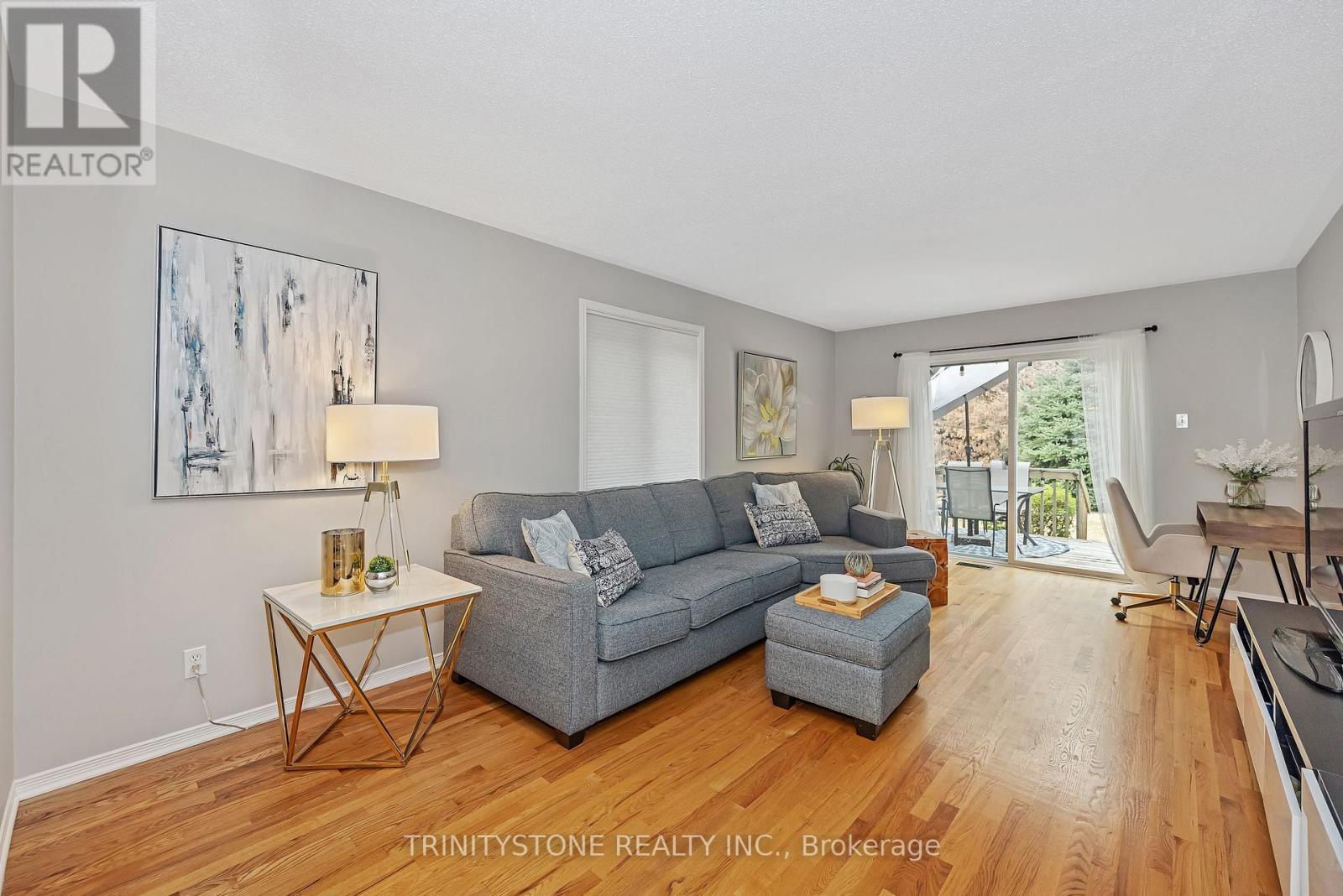6127 Abbott Street E, Ottawa, ON - Indoor Photo Showing Living Room