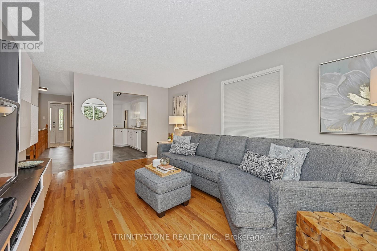 6127 Abbott Street E, Ottawa, ON - Indoor Photo Showing Living Room