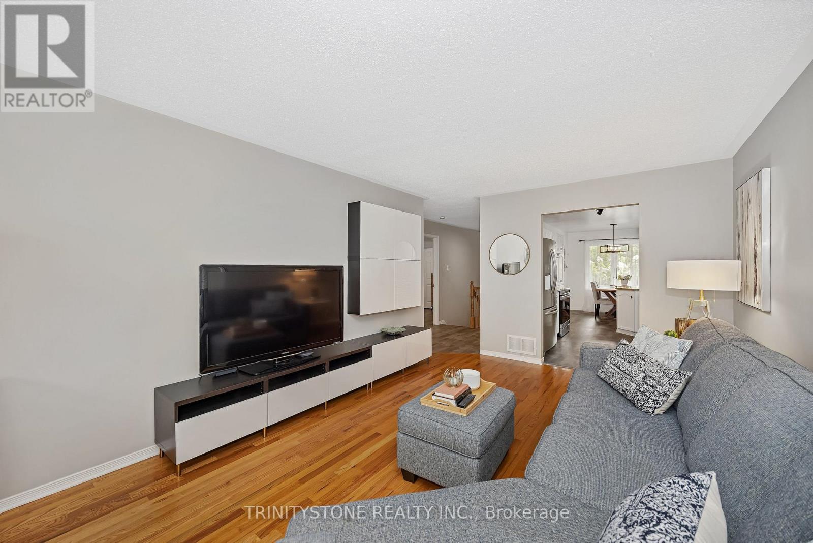 6127 Abbott Street E, Ottawa, ON - Indoor Photo Showing Living Room