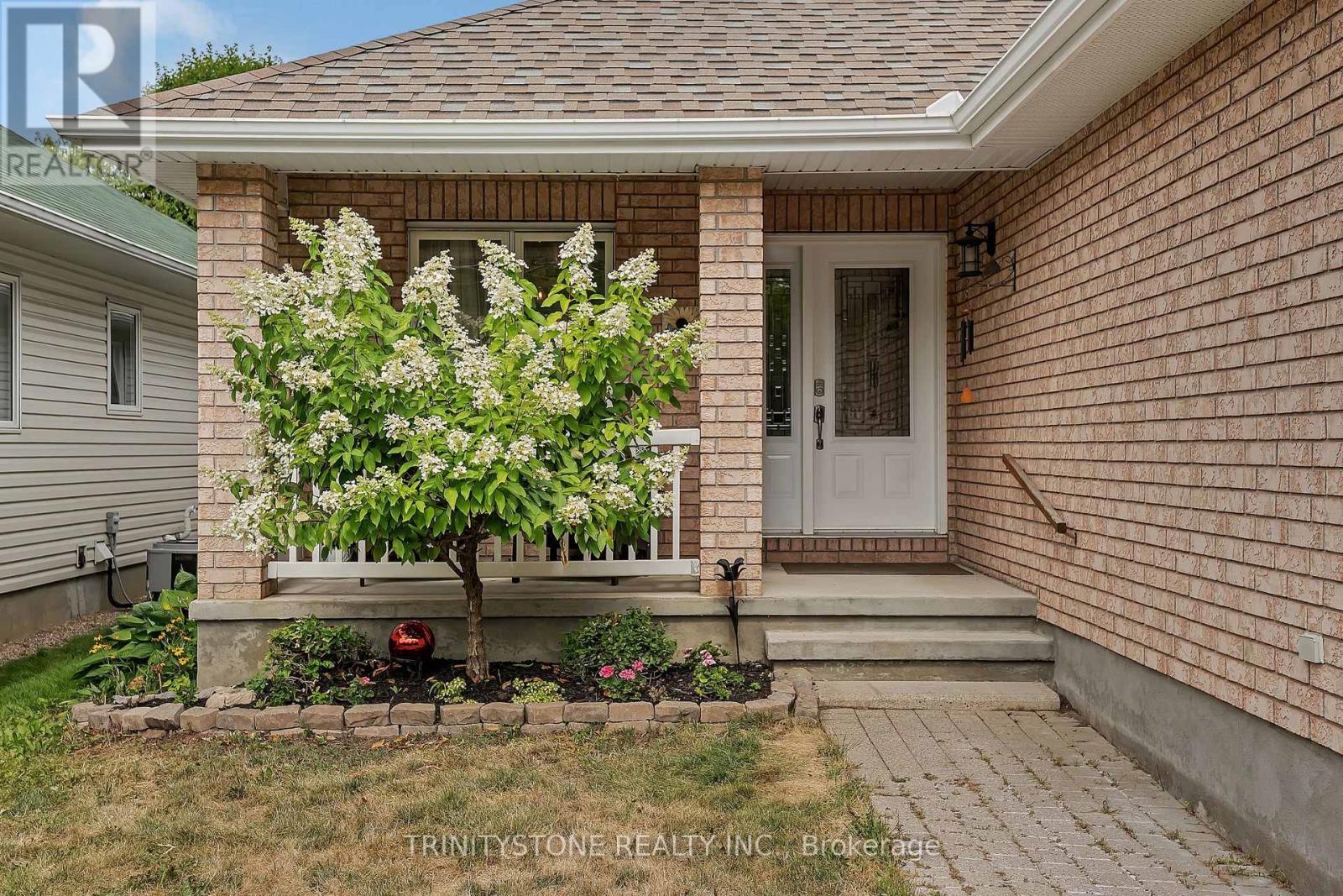 6127 Abbott Street E, Ottawa, ON - Outdoor With Exterior