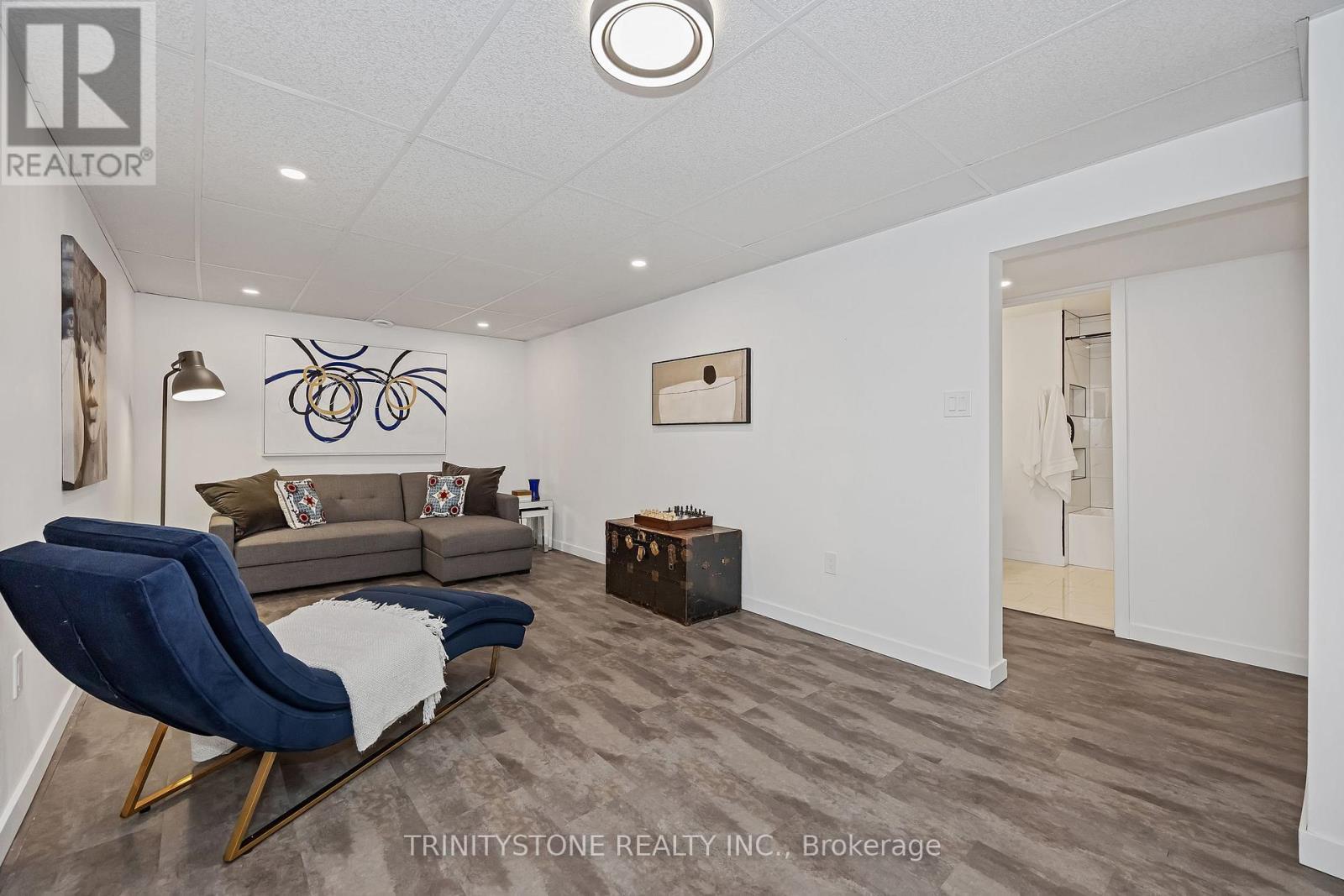 6127 Abbott Street E, Ottawa, ON - Indoor