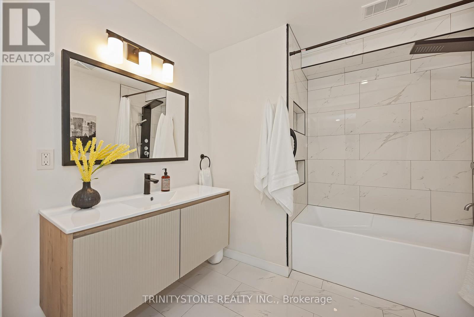 6127 Abbott Street E, Ottawa, ON - Indoor Photo Showing Bathroom