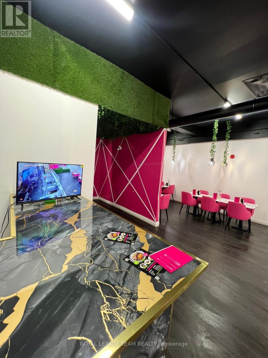 228 Bank Street, Ottawa, ON