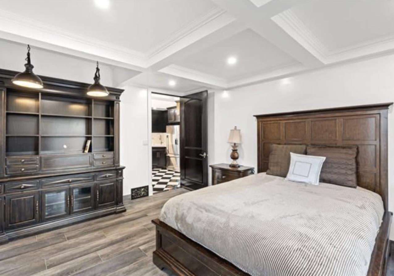 11833 102 Avenue, Edmonton, AB