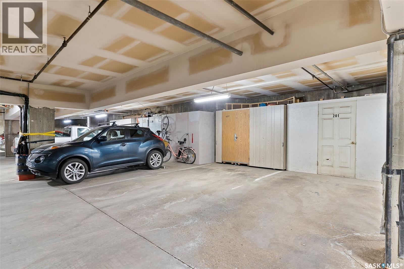 209 301 Cree Crescent, Saskatoon, SK - Indoor Photo Showing Garage
