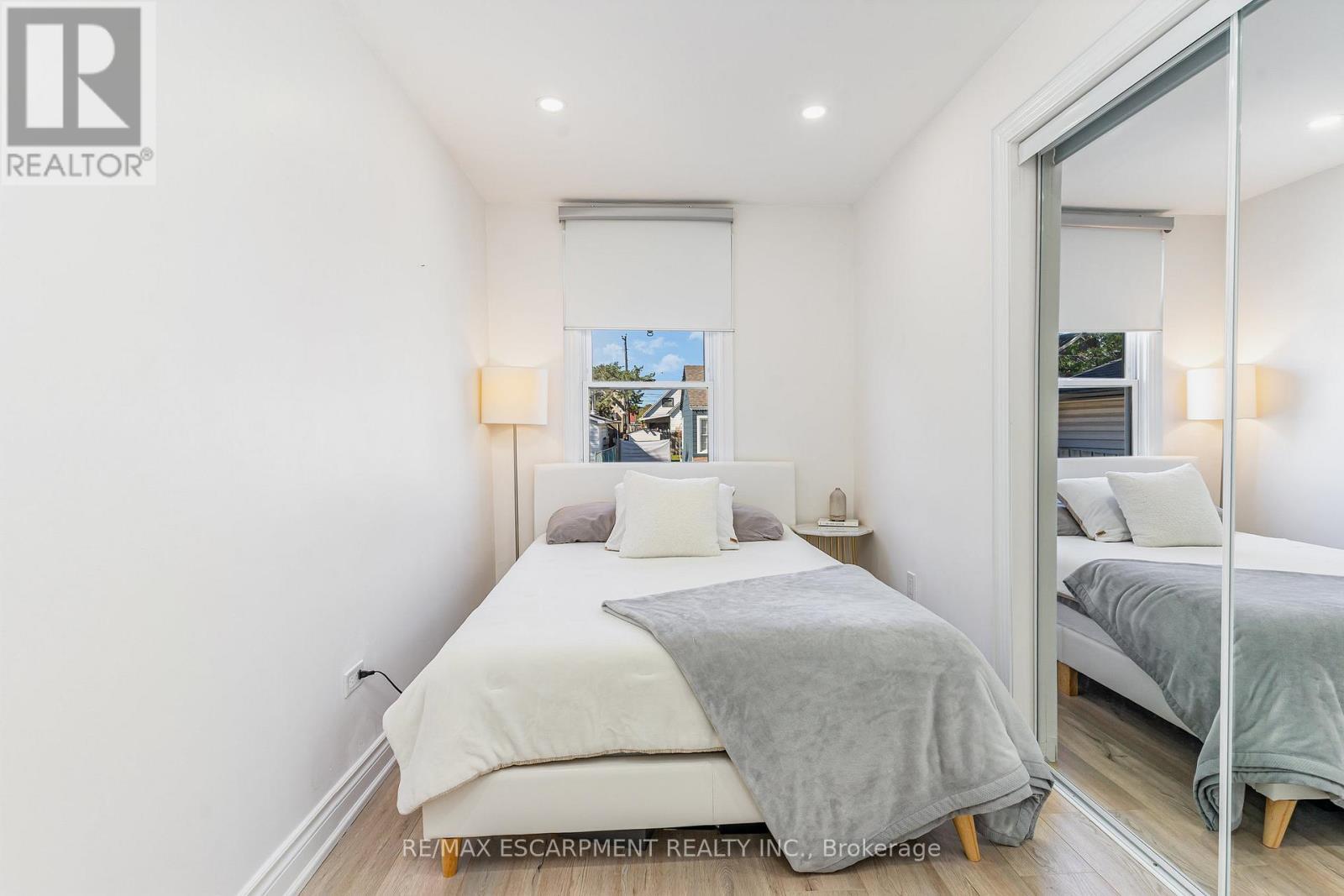 97 East 31St Street, Hamilton, ON - Indoor Photo Showing Bedroom