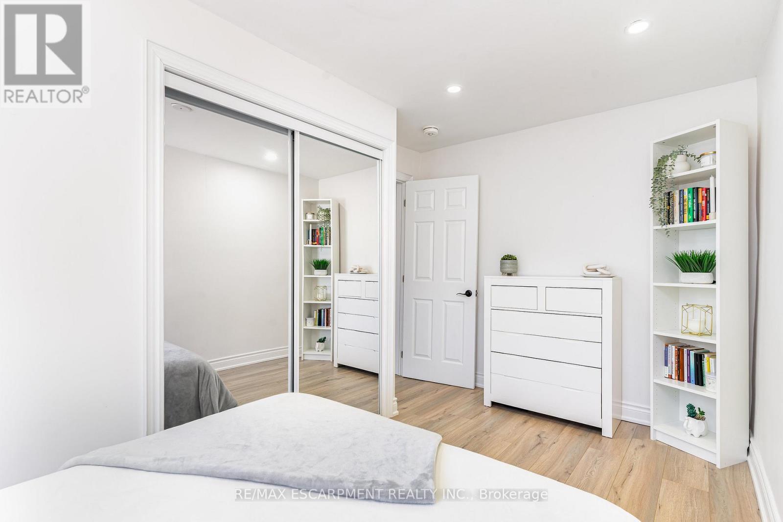 97 East 31St Street, Hamilton, ON - Indoor Photo Showing Bedroom