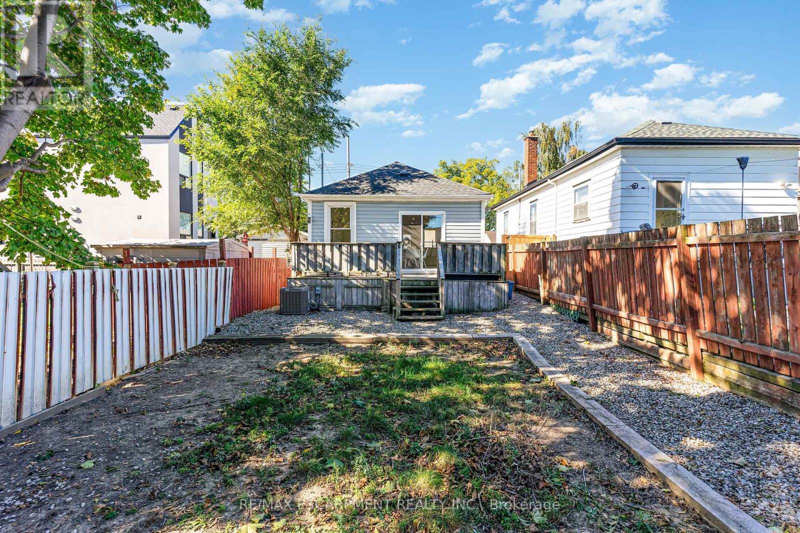 97 East 31St Street, Hamilton, ON - Outdoor With Deck Patio Veranda