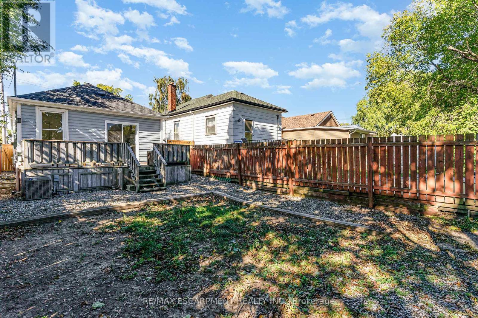 97 East 31St Street, Hamilton, ON - Outdoor With Deck Patio Veranda