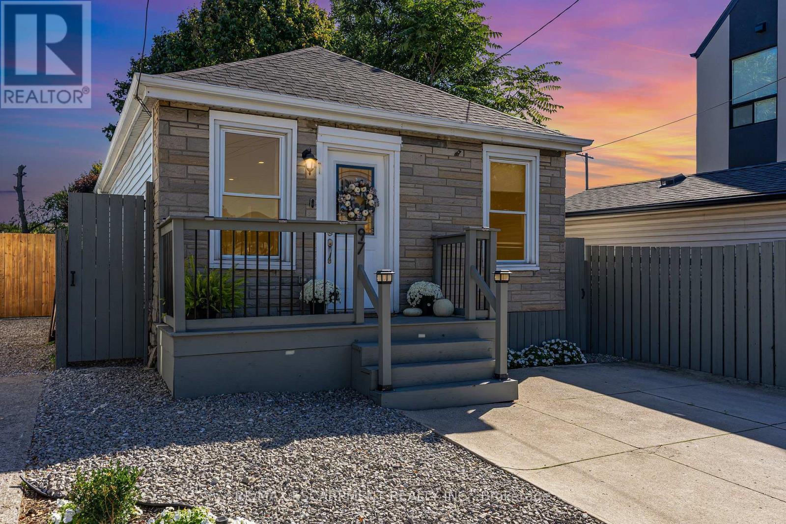 97 East 31St Street, Hamilton, ON - Outdoor