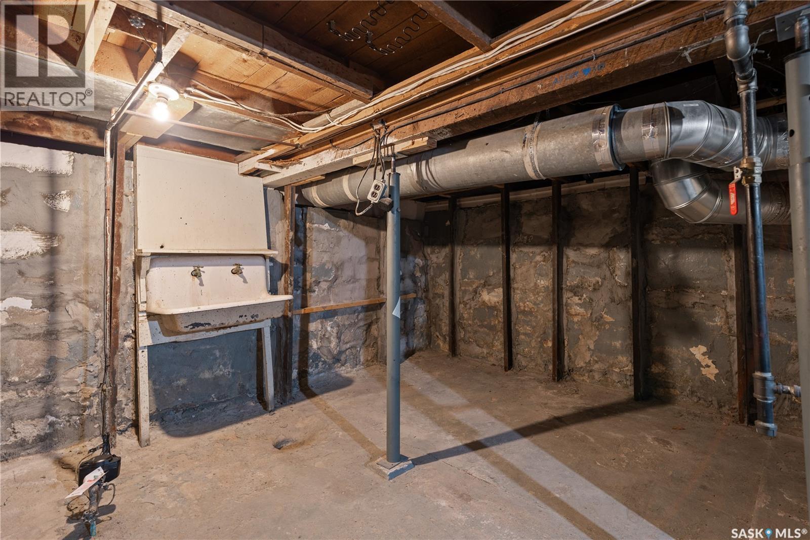 1917 Wallace Street, Regina, SK - Indoor Photo Showing Basement