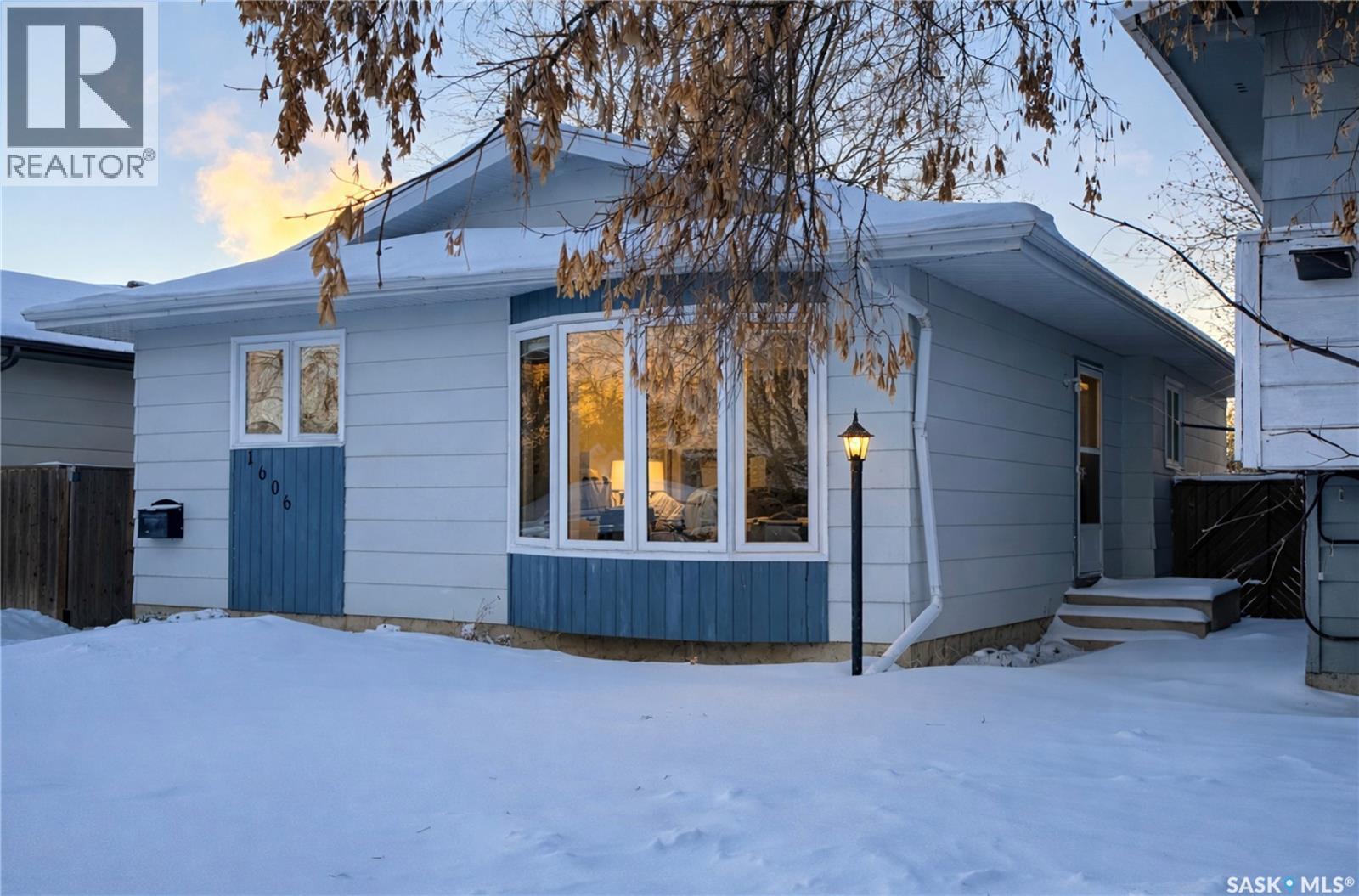1606 Bradwell Avenue, Saskatoon, SK - Outdoor With Exterior