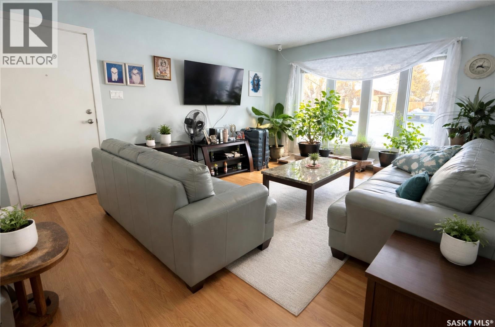 1606 Bradwell Avenue, Saskatoon, SK - Indoor Photo Showing Living Room