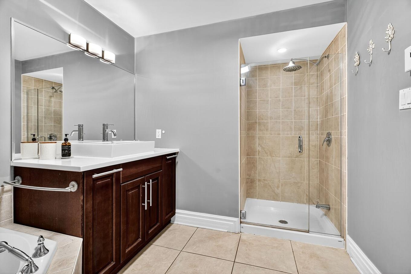 Bathroom - 202-54 Rue Ste-Marguerite, Montréal (Le Sud-Ouest), QC - Indoor Photo Showing Bathroom