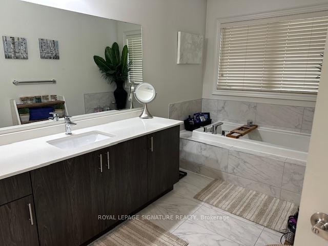 1317 Raspberry Terrace, Milton, ON - Indoor Photo Showing Bathroom