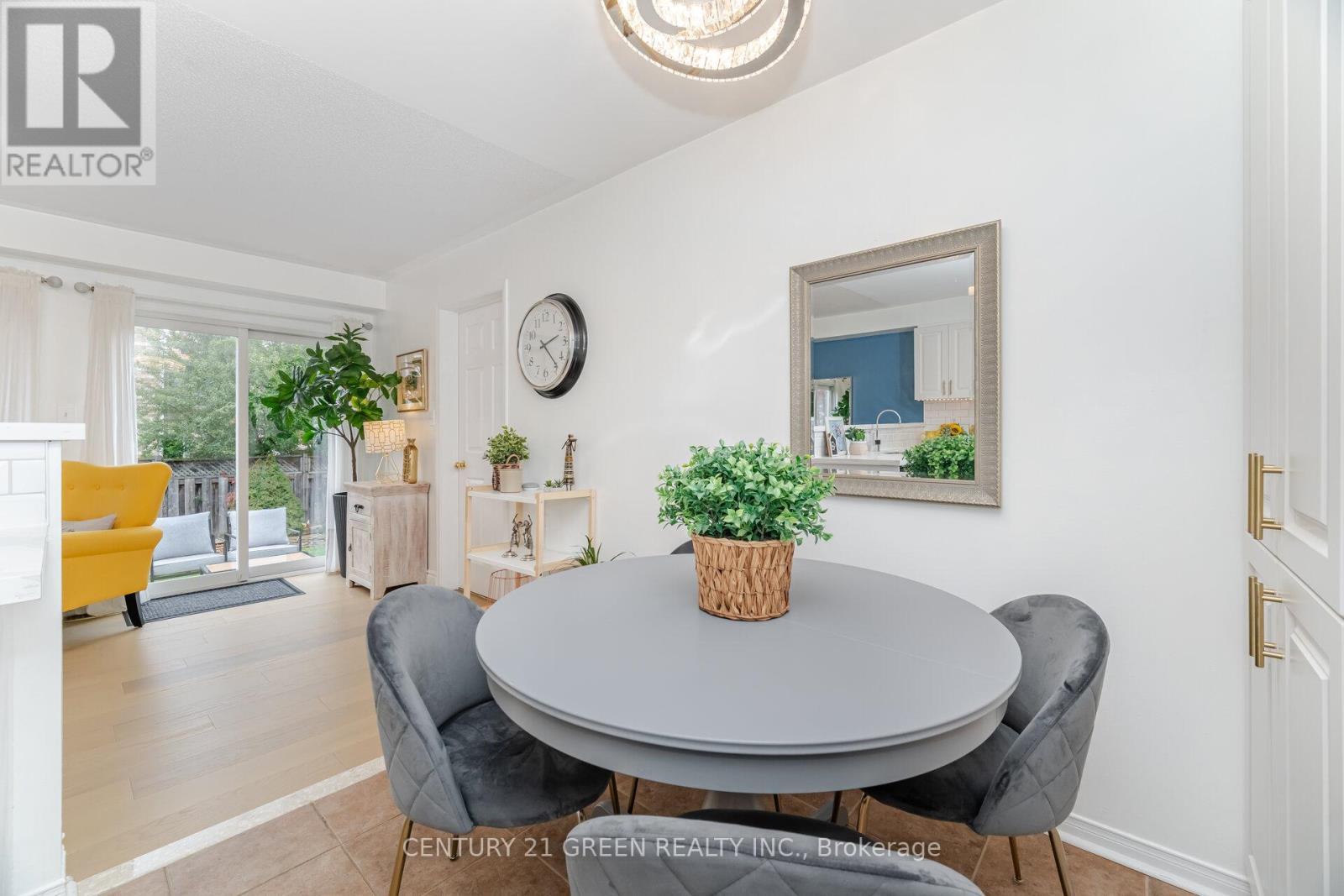 2403 Emerson Drive, Burlington, ON - Indoor Photo Showing Dining Room