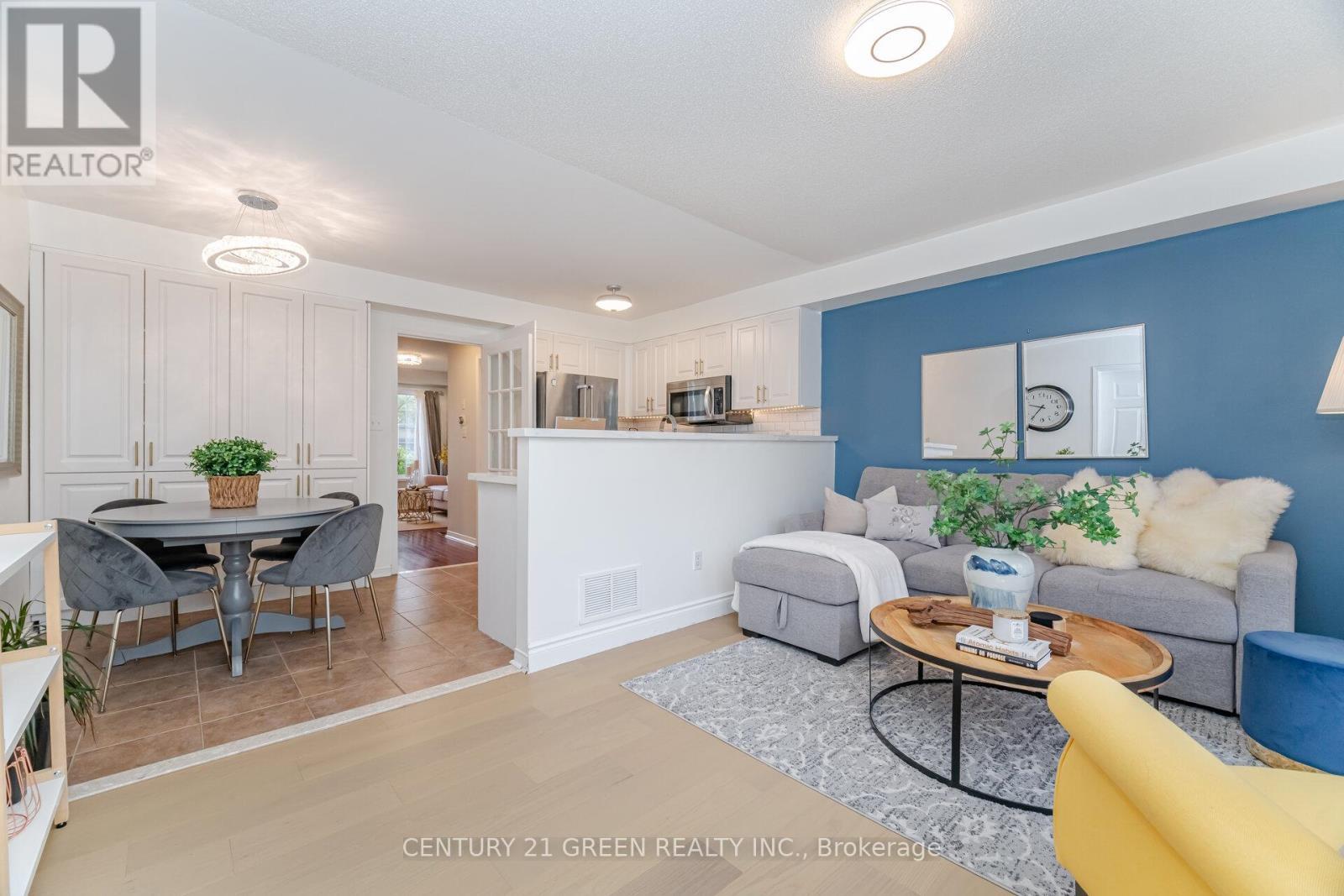 2403 Emerson Drive, Burlington, ON - Indoor Photo Showing Living Room