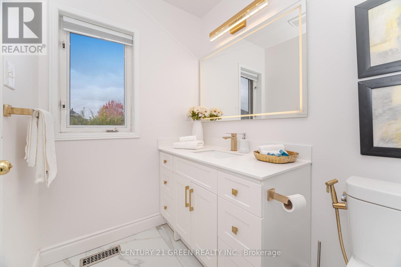 2403 Emerson Drive, Burlington, ON - Indoor Photo Showing Bathroom