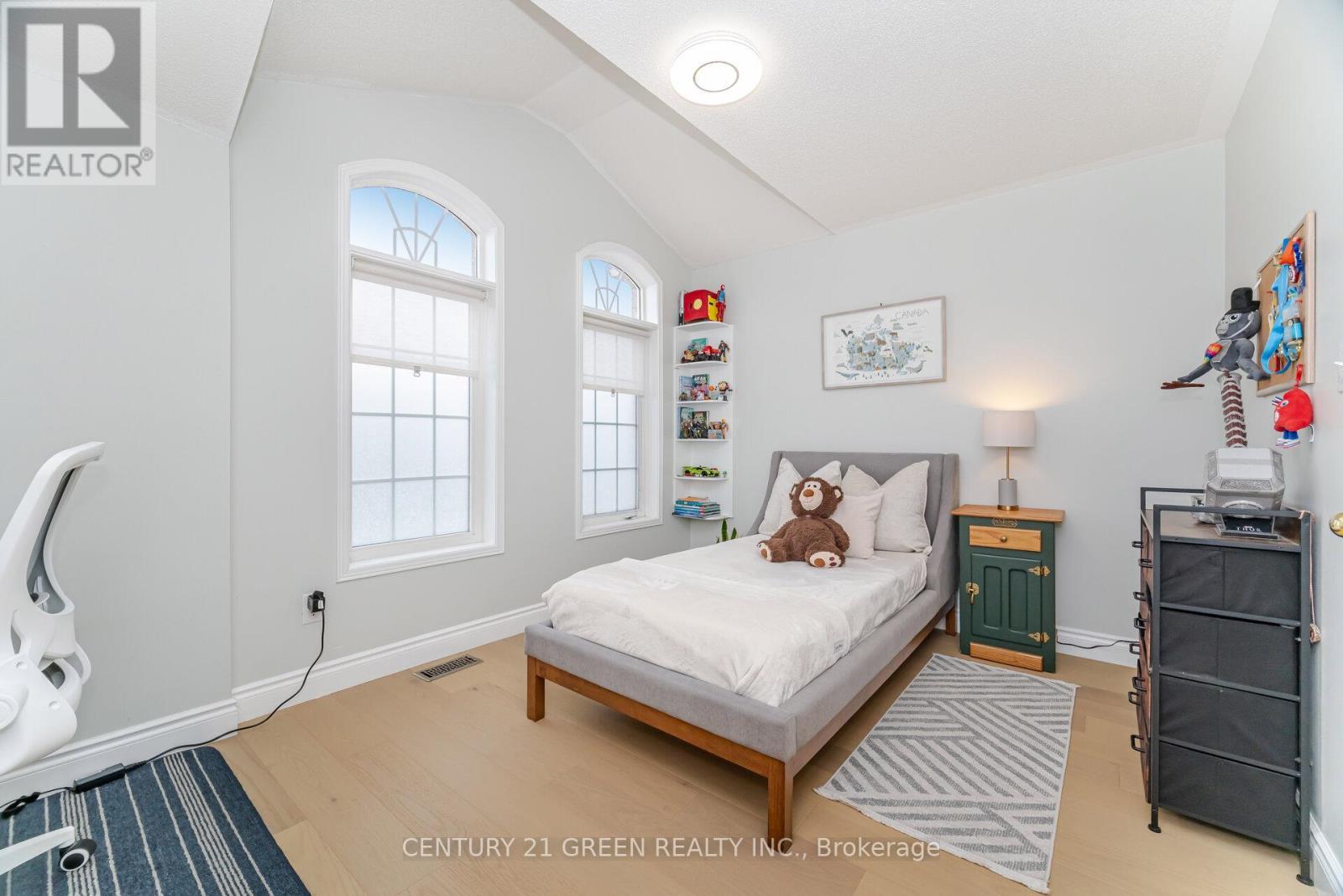 2403 Emerson Drive, Burlington, ON - Indoor Photo Showing Bedroom