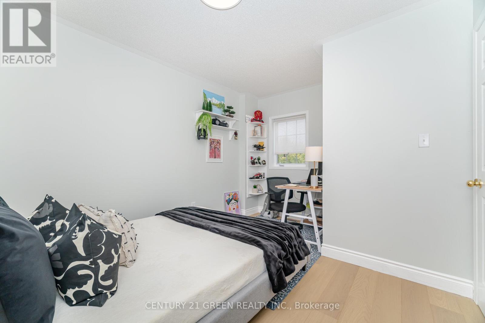 2403 Emerson Drive, Burlington, ON - Indoor Photo Showing Bedroom