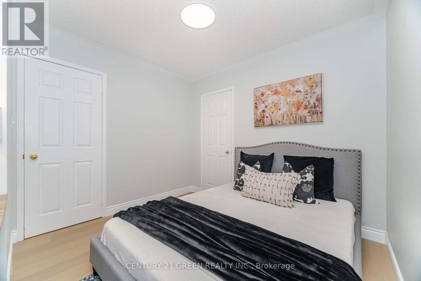 2403 Emerson Drive, Burlington, ON - Indoor Photo Showing Bedroom
