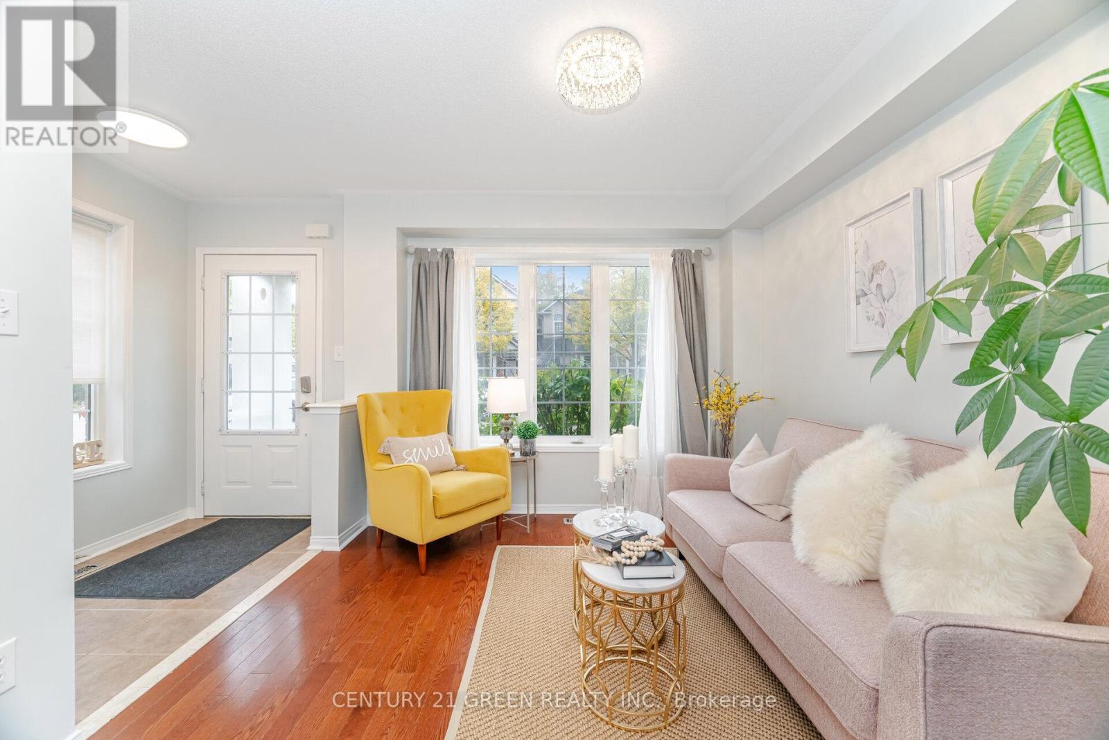 2403 Emerson Drive, Burlington, ON - Indoor Photo Showing Living Room