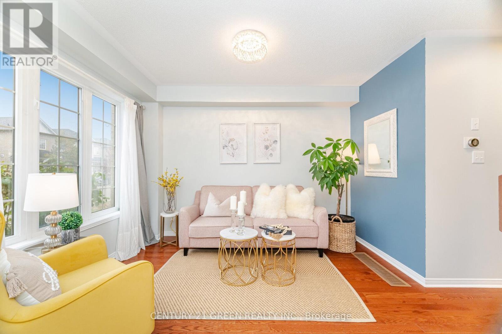 2403 Emerson Drive, Burlington, ON - Indoor Photo Showing Living Room