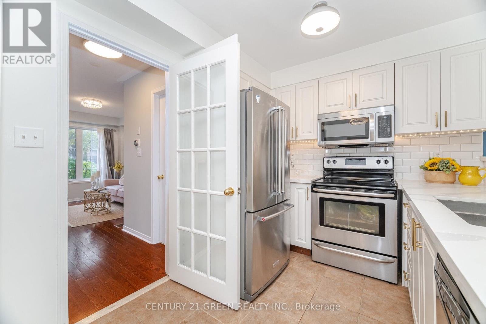 2403 Emerson Drive, Burlington, ON - Indoor Photo Showing Kitchen With Stainless Steel Kitchen