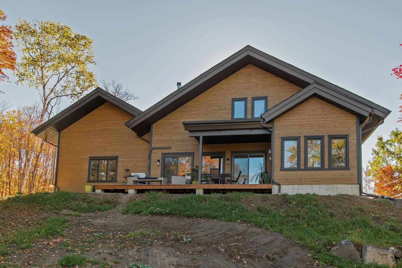 Back facade - 929 Rue De Château-D'Aix, Val-David, QC - Outdoor With Deck Patio Veranda