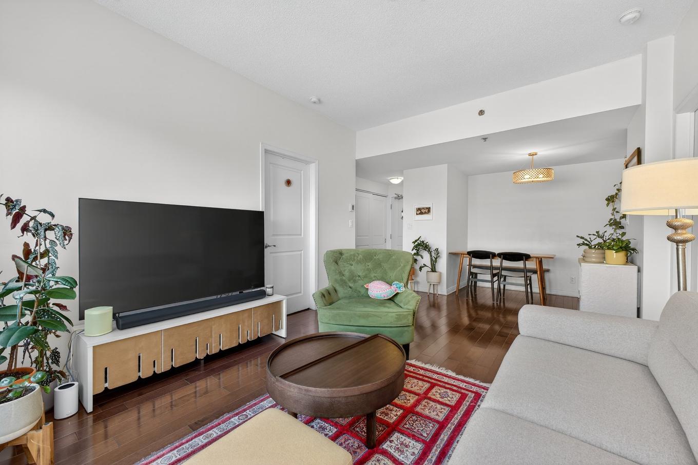 Salon - 816-1225 Rue Notre-Dame O., Montréal (Ville-Marie), QC - Indoor Photo Showing Living Room