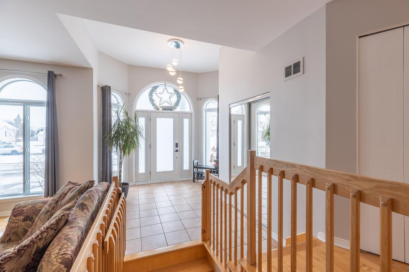 Hall - 1242 Boul. Virginie-Roy, Notre-Dame-De-L'Île-Perrot, QC - Indoor Photo Showing Other Room