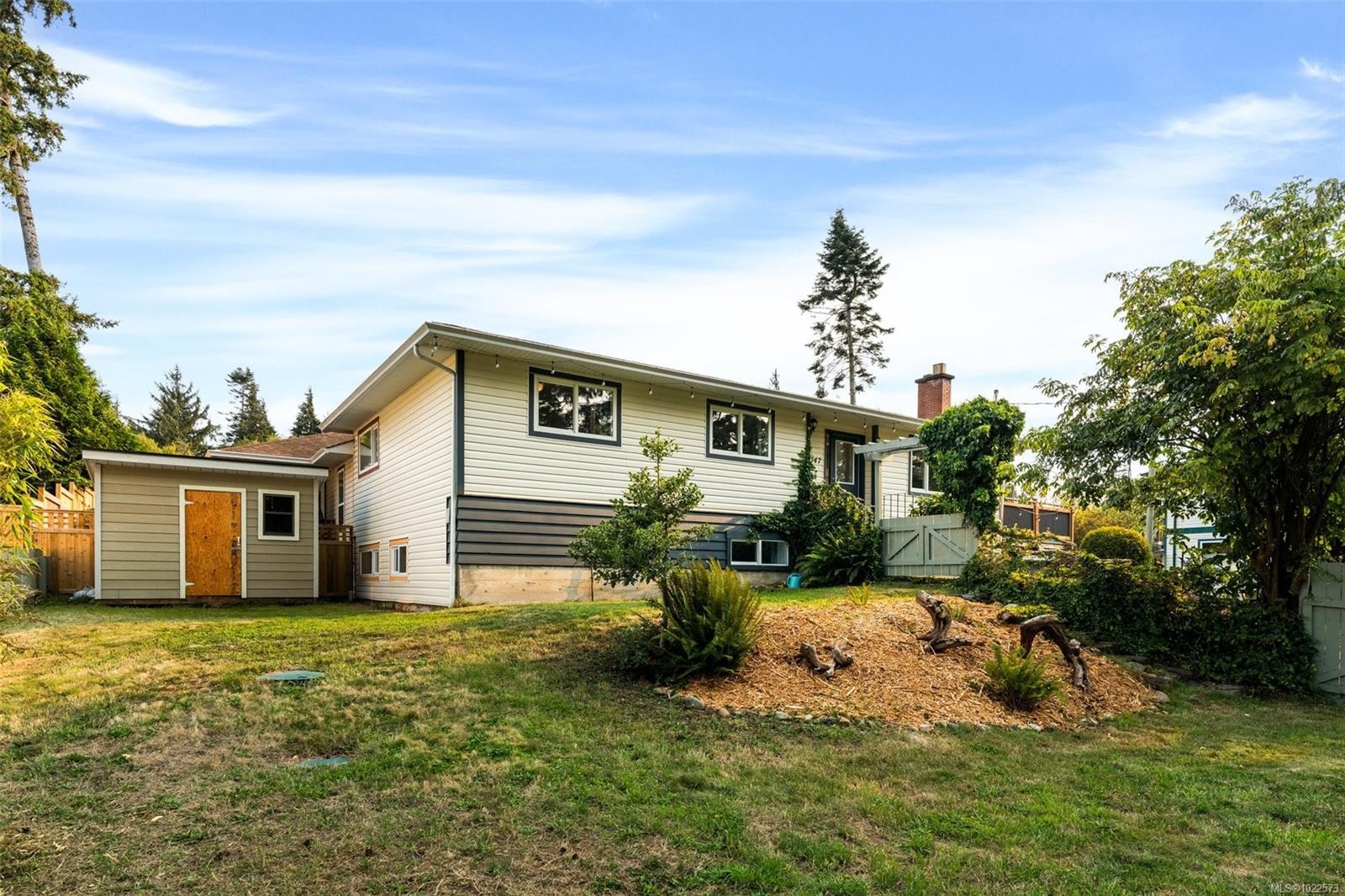 7147 Wright Rd, Sooke, BC - Outdoor