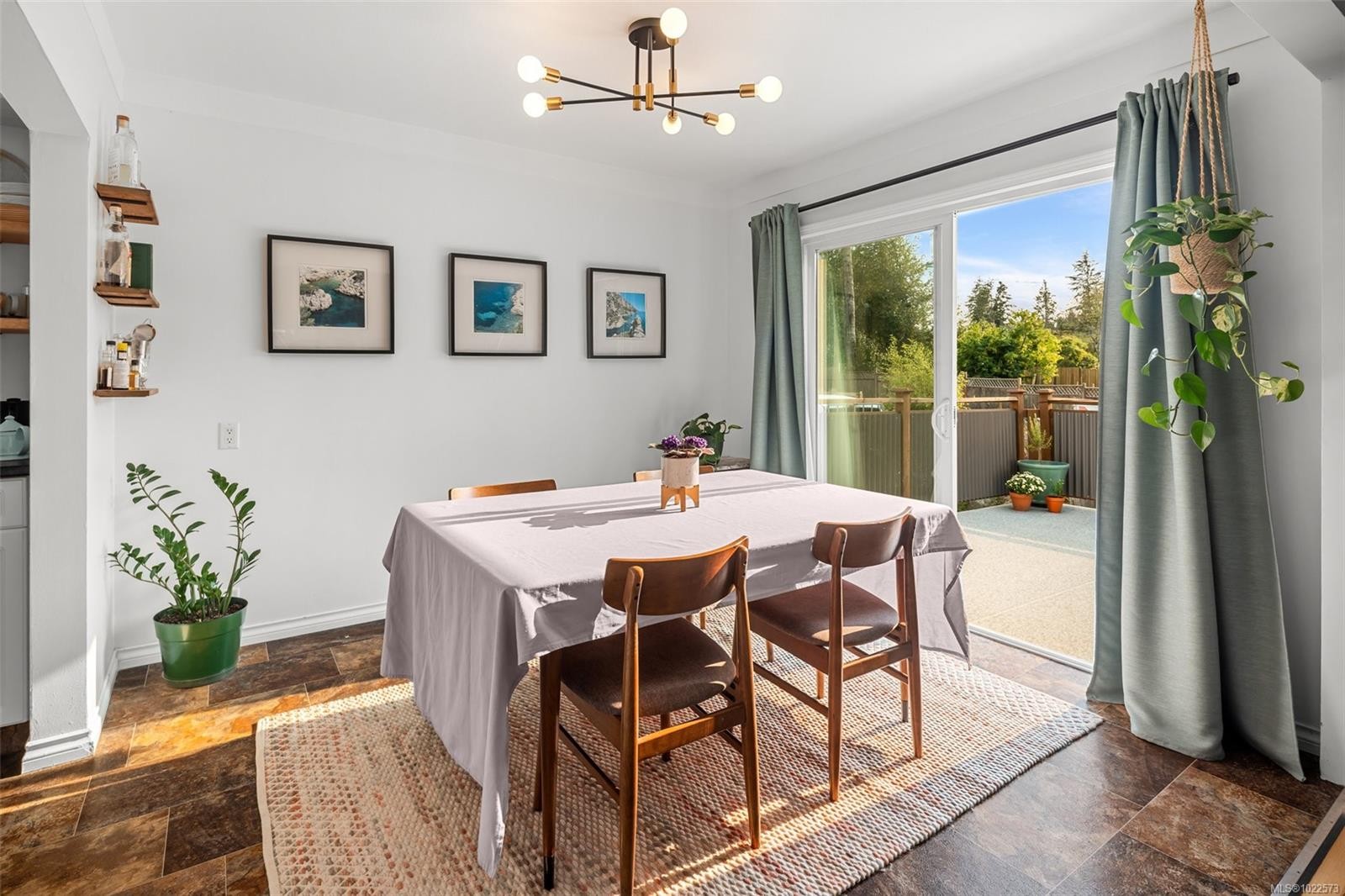 7147 Wright Rd, Sooke, BC - Indoor Photo Showing Dining Room