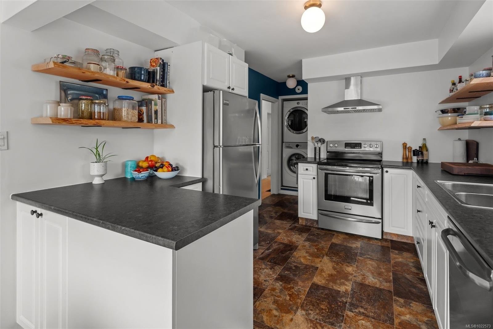 7147 Wright Rd, Sooke, BC - Indoor Photo Showing Kitchen With Double Sink