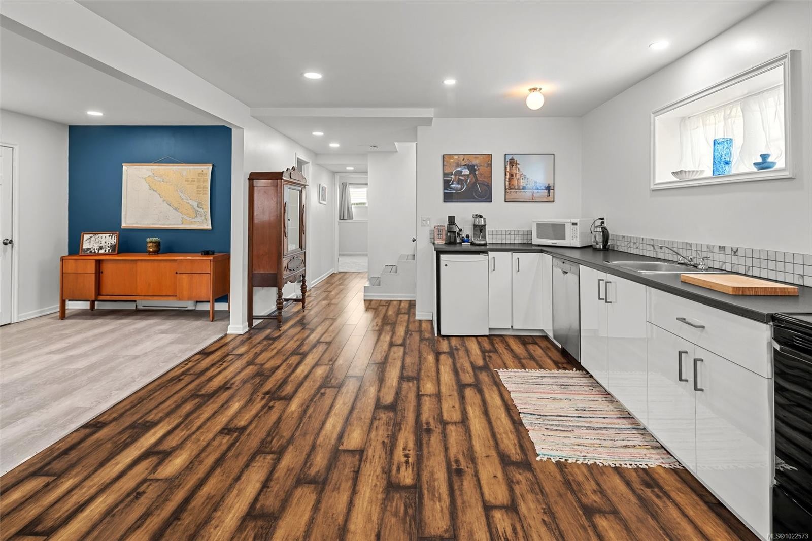 7147 Wright Rd, Sooke, BC - Indoor Photo Showing Kitchen