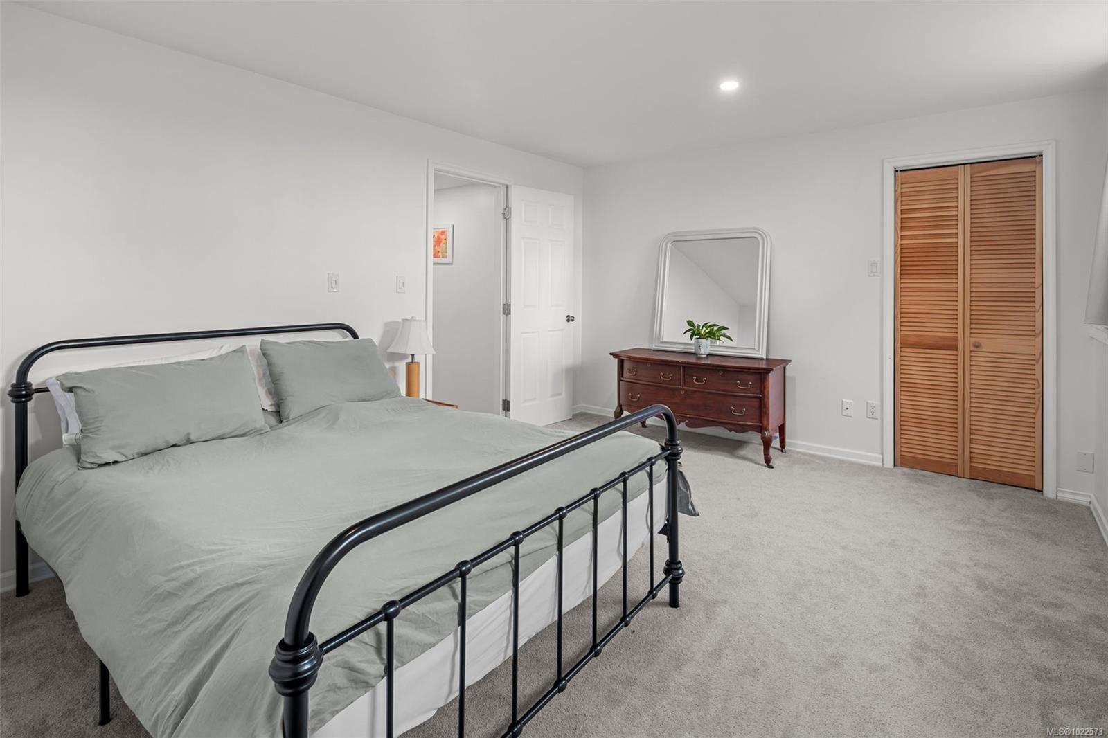 7147 Wright Rd, Sooke, BC - Indoor Photo Showing Bedroom