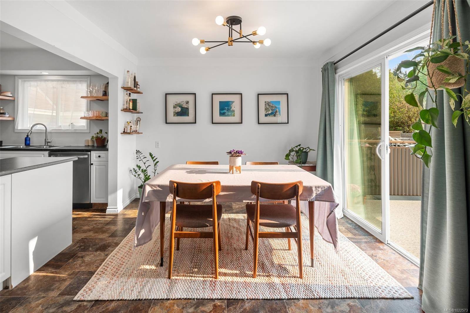 7147 Wright Rd, Sooke, BC - Indoor