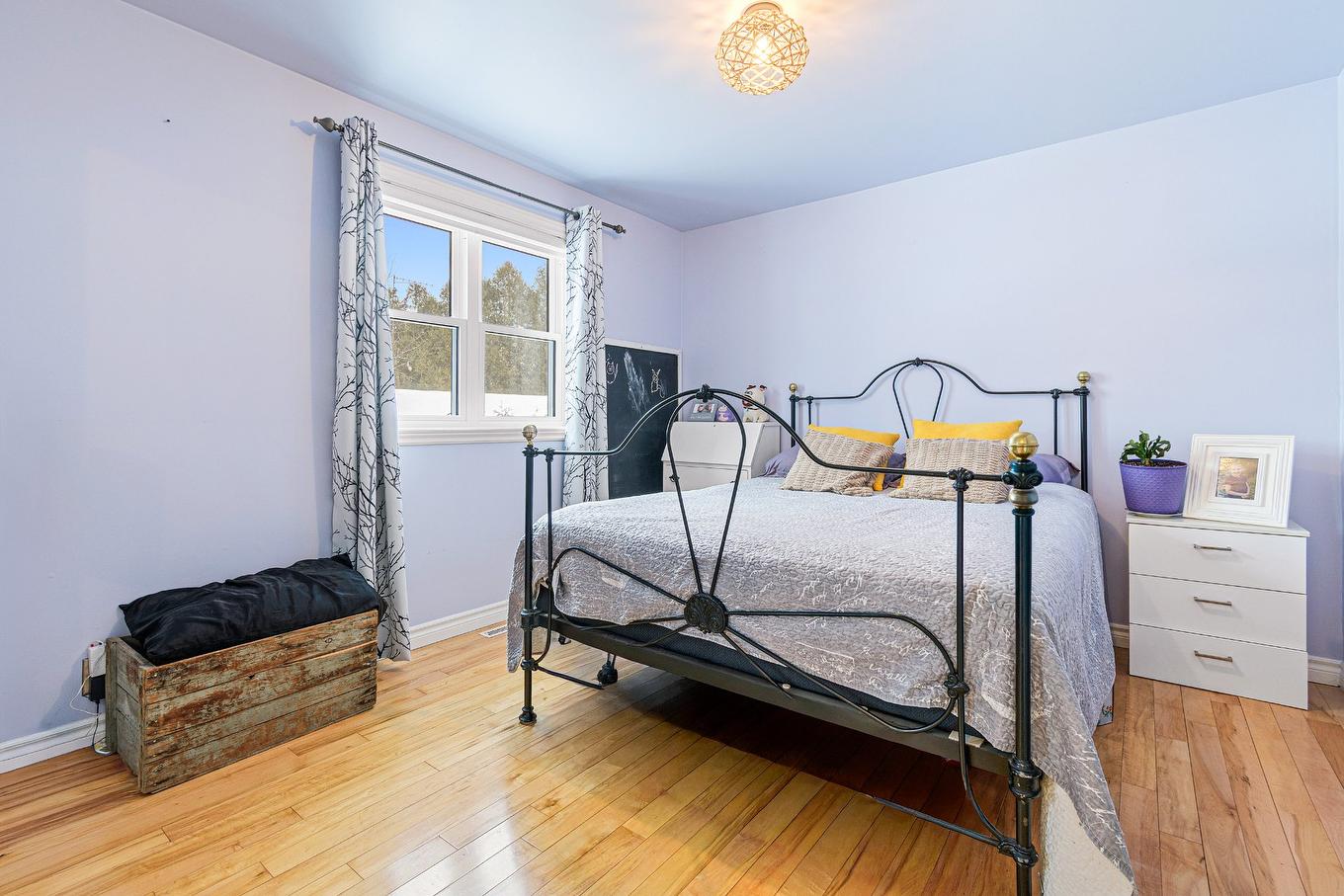 Bedroom - 1 Rue Maisonneuve, Grenville-Sur-La-Rouge, QC - Indoor Photo Showing Bedroom