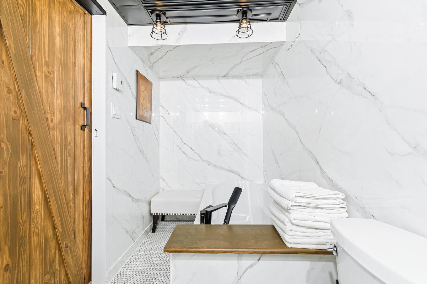 Ensuite bathroom - 1 Rue Maisonneuve, Grenville-Sur-La-Rouge, QC - Indoor