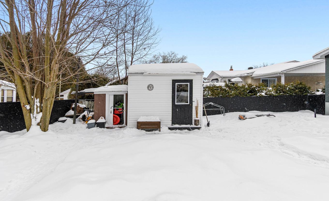 Shed - 1 Rue Maisonneuve, Grenville-Sur-La-Rouge, QC - Outdoor