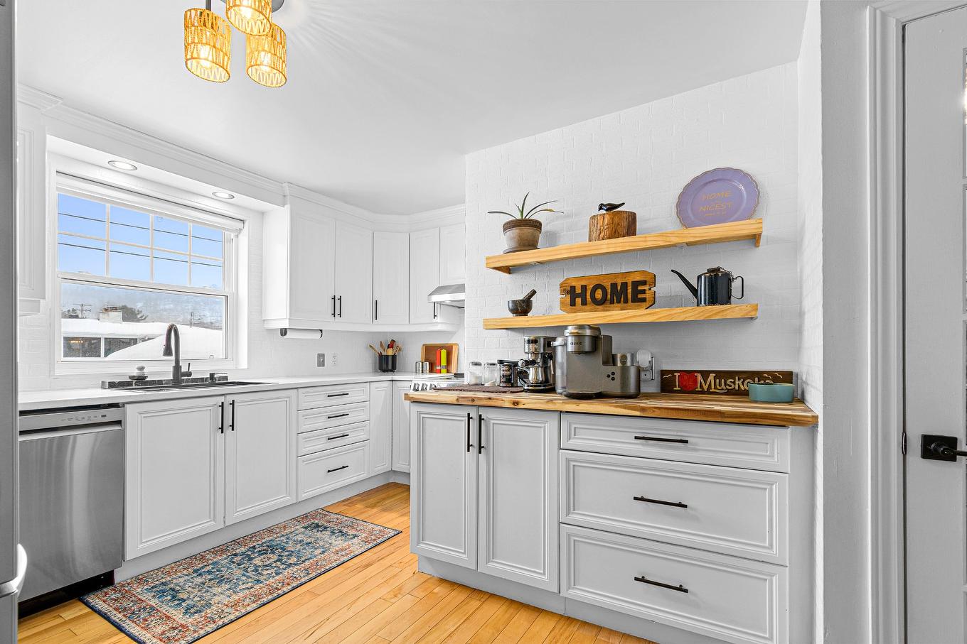 Kitchen - 1 Rue Maisonneuve, Grenville-Sur-La-Rouge, QC - Indoor Photo Showing Kitchen