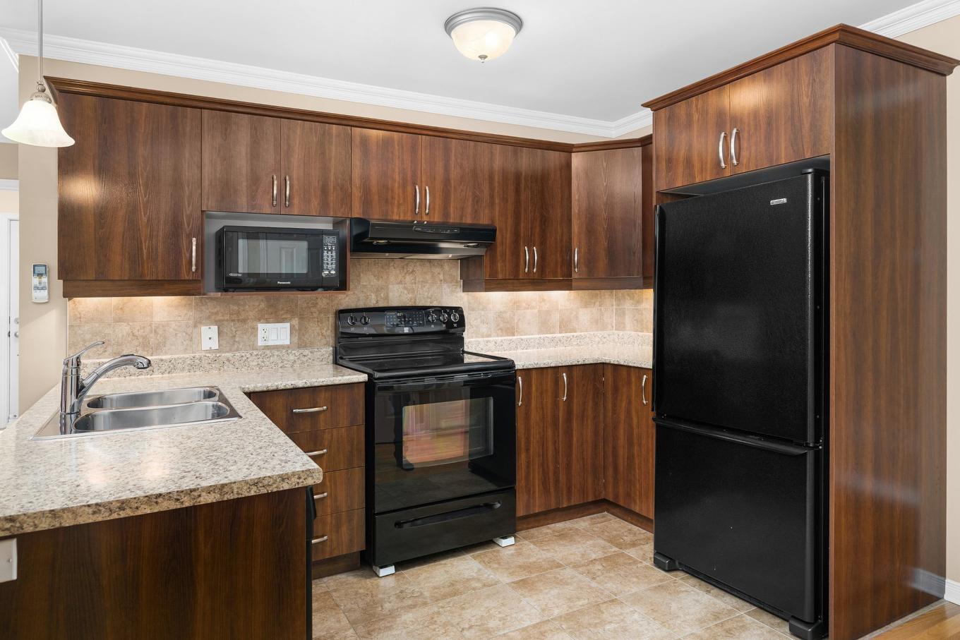 Kitchen - 273 Rue De Barcelone, Dollard-Des-Ormeaux, QC - Indoor Photo Showing Kitchen With Double Sink