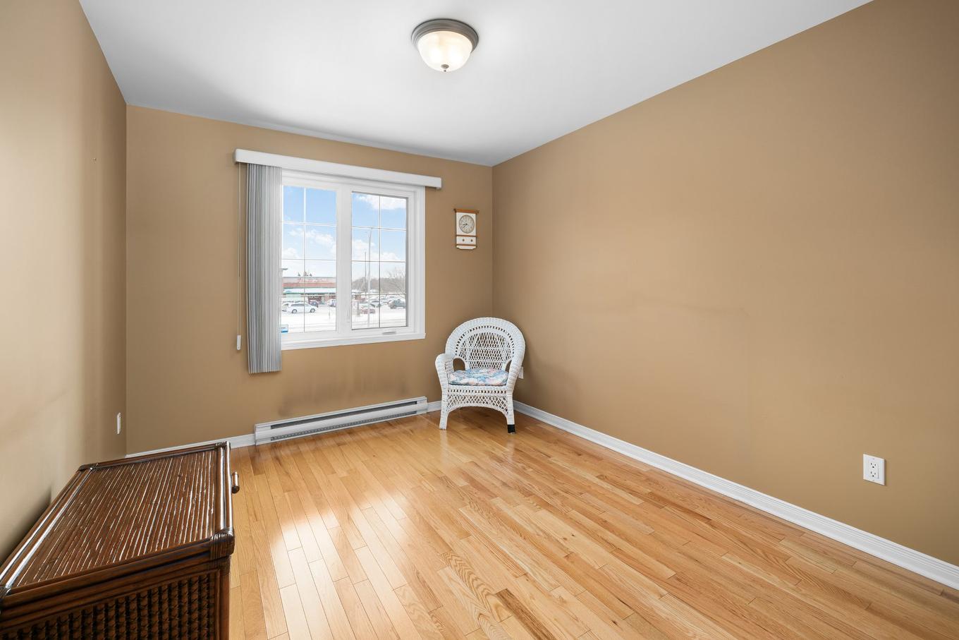 Bedroom - 273 Rue De Barcelone, Dollard-Des-Ormeaux, QC - Indoor Photo Showing Other Room