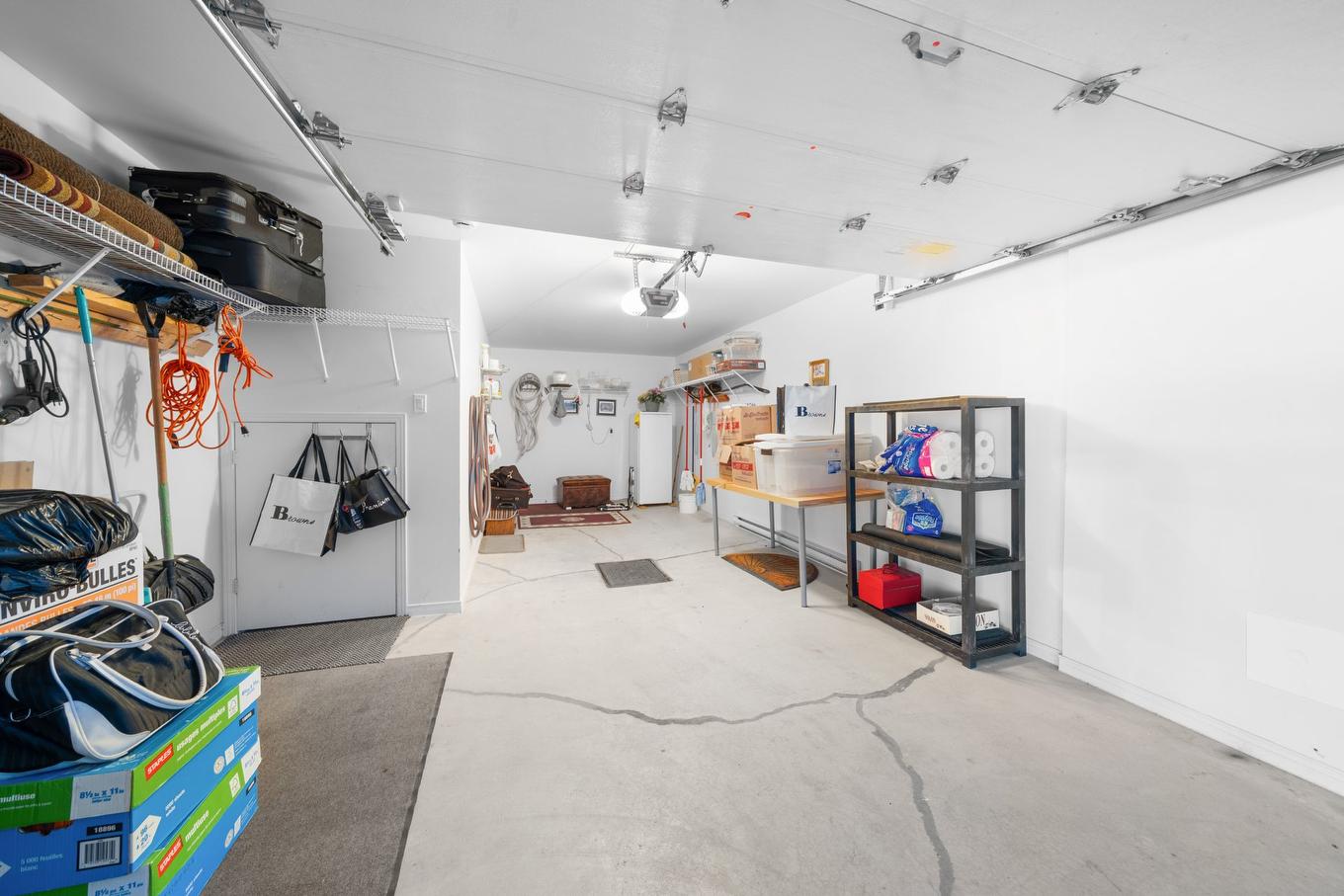 Garage - 273 Rue De Barcelone, Dollard-Des-Ormeaux, QC - Indoor Photo Showing Garage